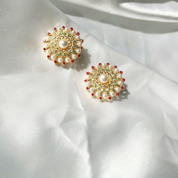 vintage Stud Earrings Jewelry flower shape palace baroque pearl lady classic - Picture 1 of 3